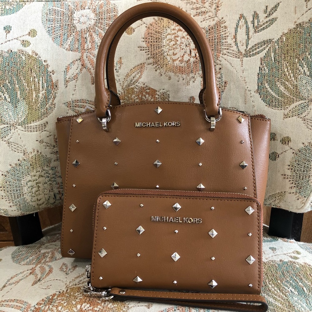 ❗️SOLD❗️Michael Kors Ellis Purse studded wristlet